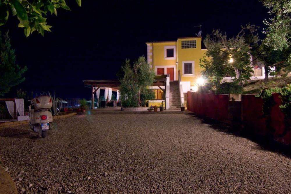 לינה וארוחת בוקר פסקיצ'י Borgo Del Nespolo מראה חיצוני תמונה